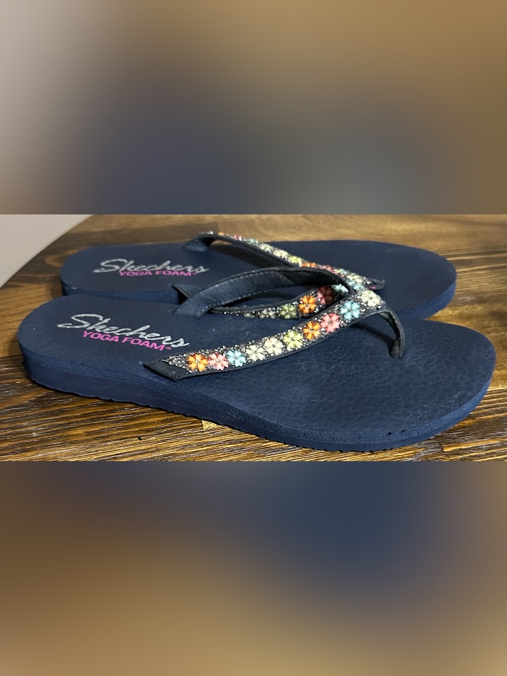 Skechers Navy Yoga Foam Flip Flops with Floral Beaded Straps. new without box - Picture 2 of 4